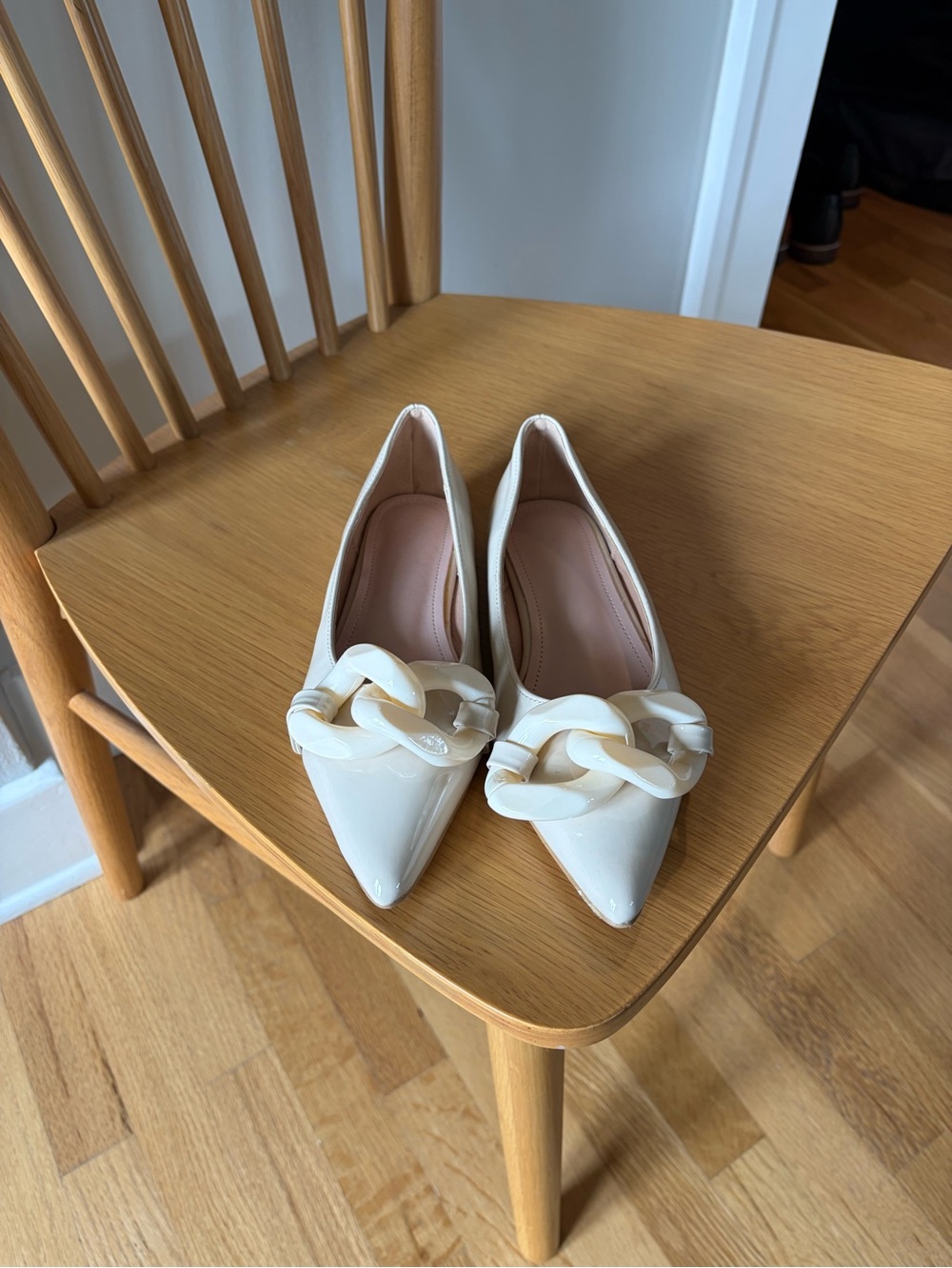 Women's Cream Pointed Toe Chain-Trim Flats